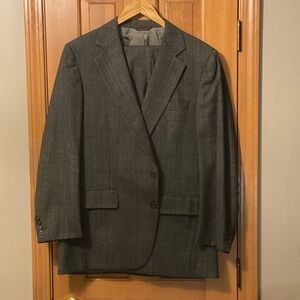 Sophisticated Charcoal Suit for Men